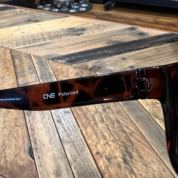 Brand New One Polarized Sunglasses - Picture 3 of 3